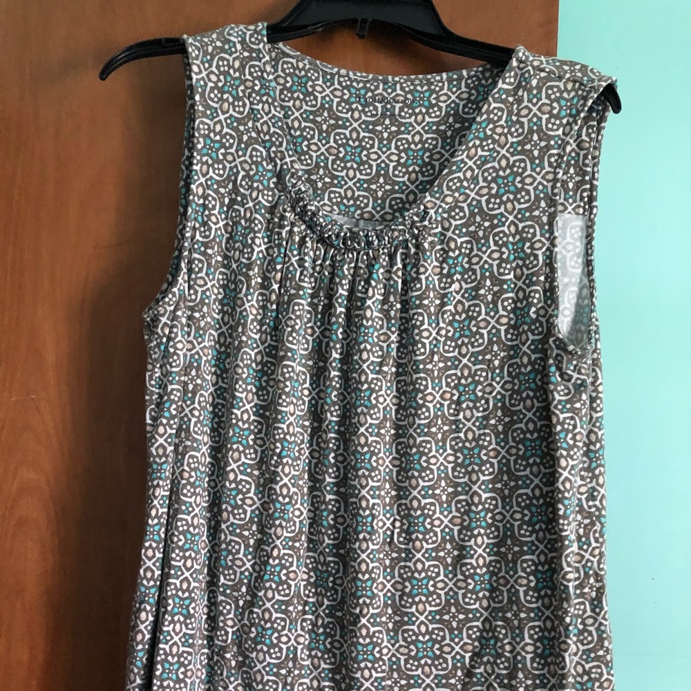 Women’s sleeveless top